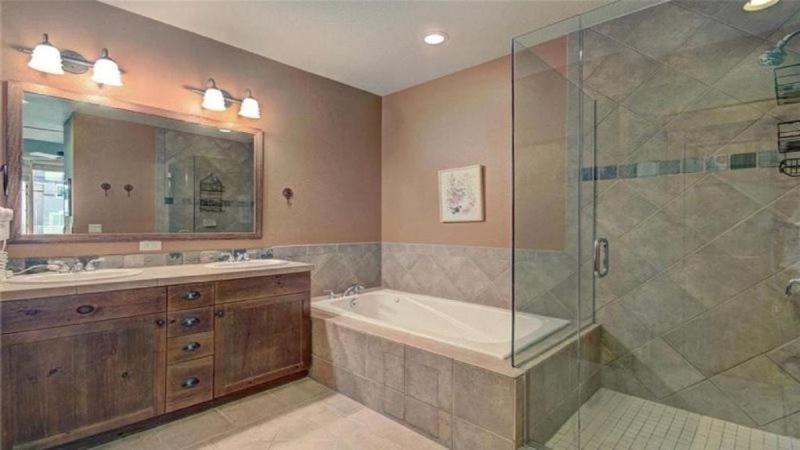 Private 2 Bedroom Townhome Located In East Keystone With Access To A Firepit, Hot Tub, And Billiards view 5