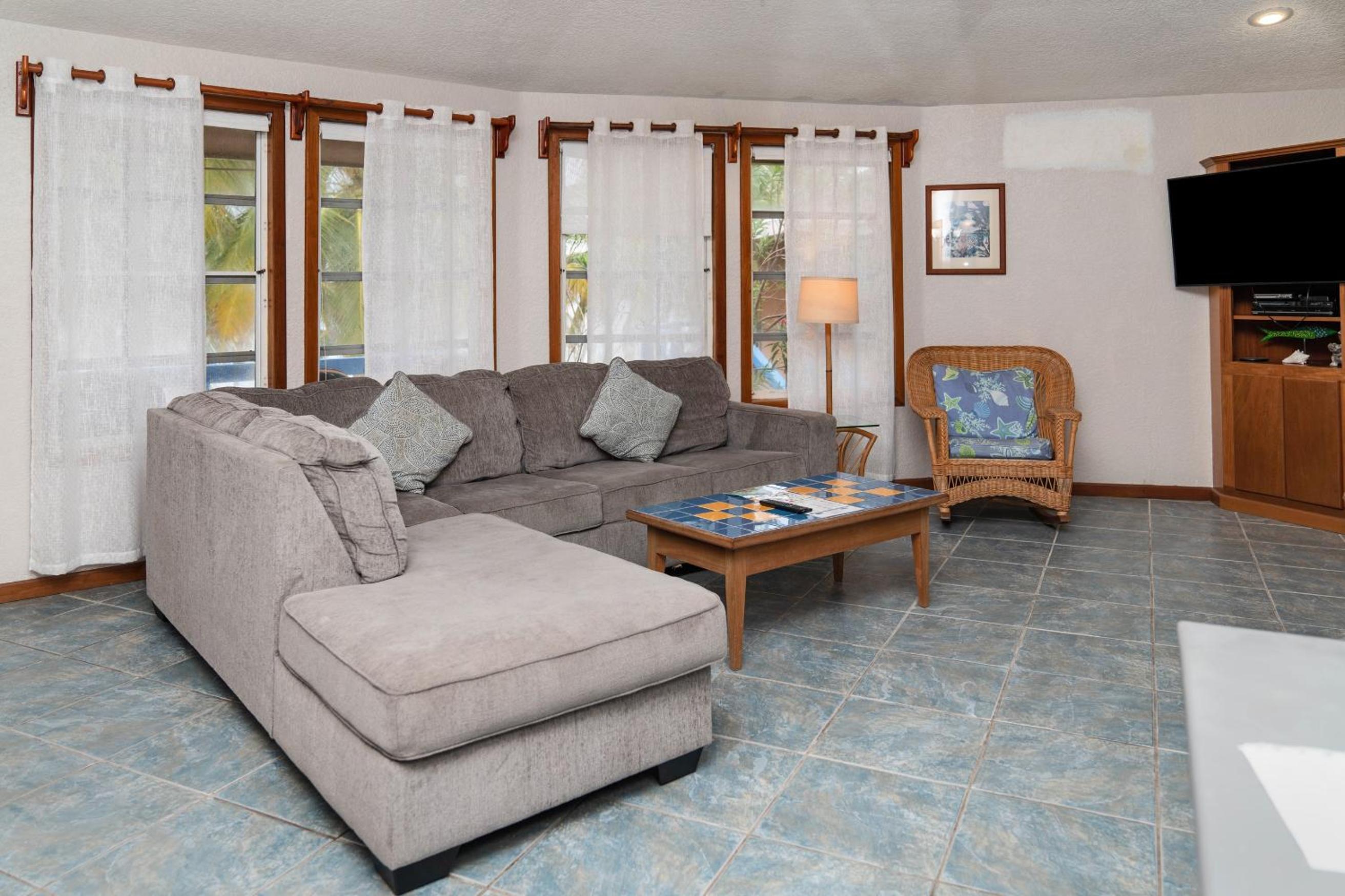 White Sands Cove C02-Ocean View 2 BR by Stay Floreo