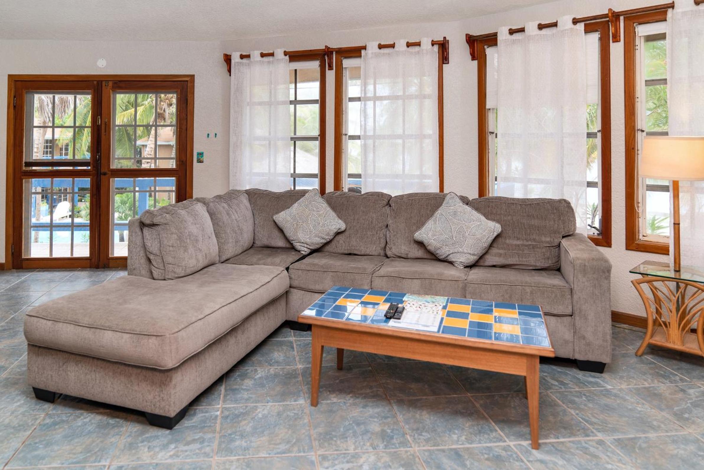 White Sands Cove C02-Ocean View 2 BR by Stay Floreo