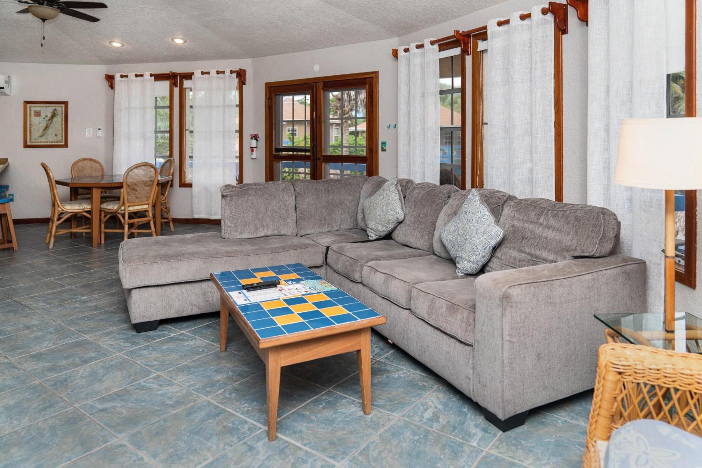 White Sands Cove C02-Ocean View 2 BR by Stay Floreo
