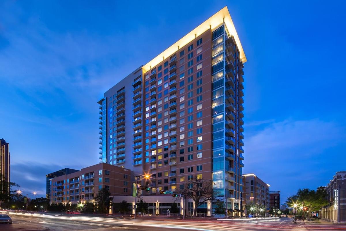 Stunning high-rise apartment on McKinney Avenue
