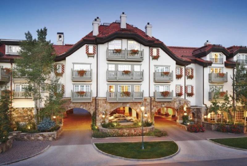 Beaver Creek Vacations - Sonnenalp Vail - Hotel Room With 2 Double Beds - Property Image 1