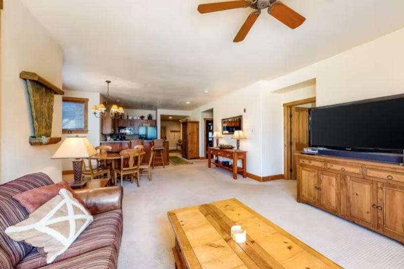 Red Hawk Townhomes 2 Bedroom Rental In River Run Village view 5