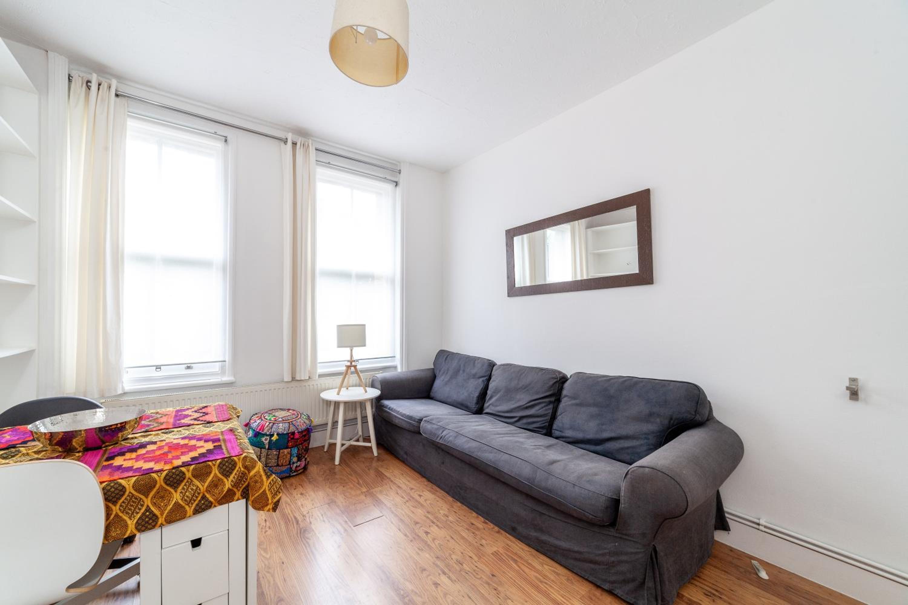 Cozy & Charming 2-Bedroom Flat in Prime Central London