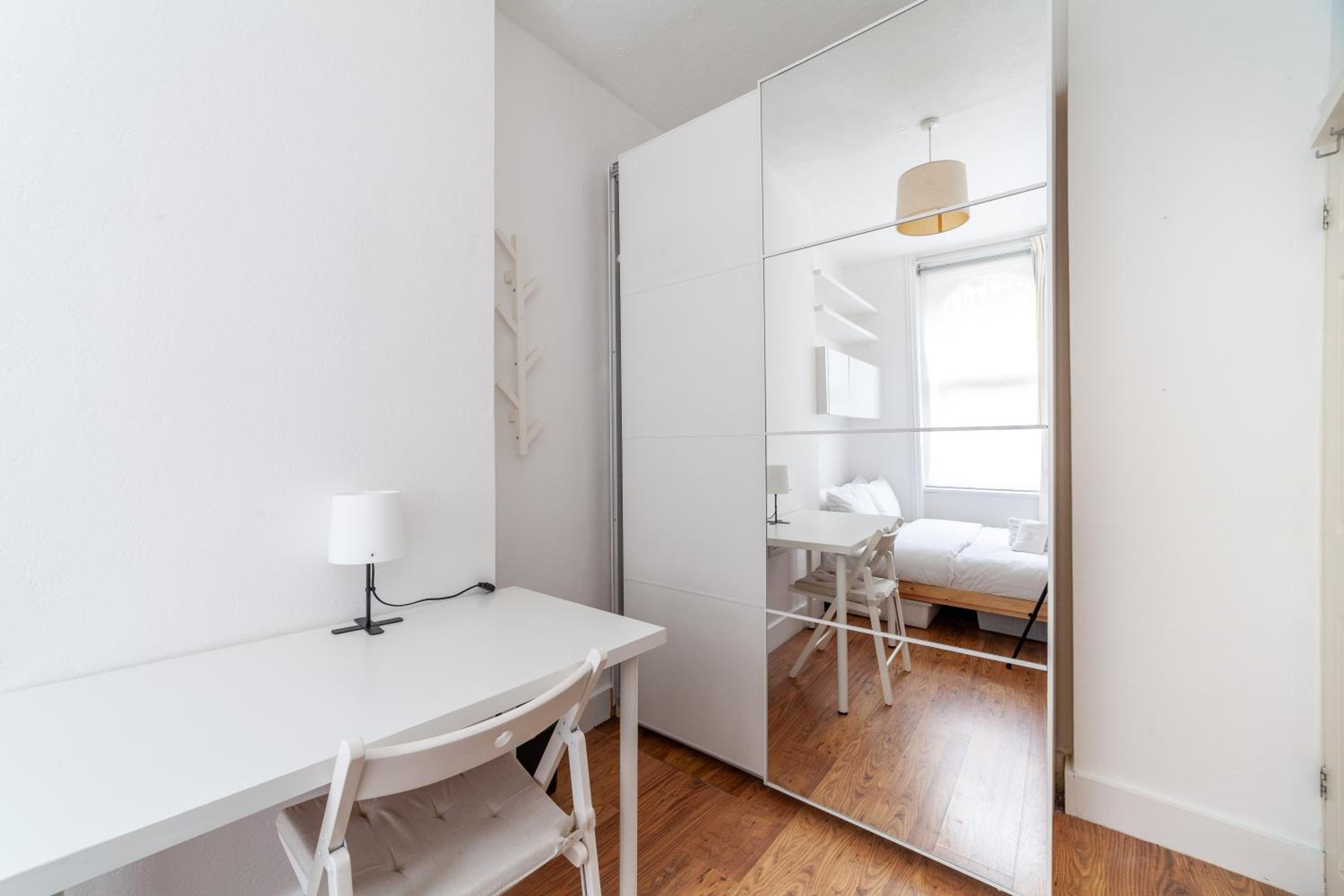 Cozy & Charming 2-Bedroom Flat in Prime Central London