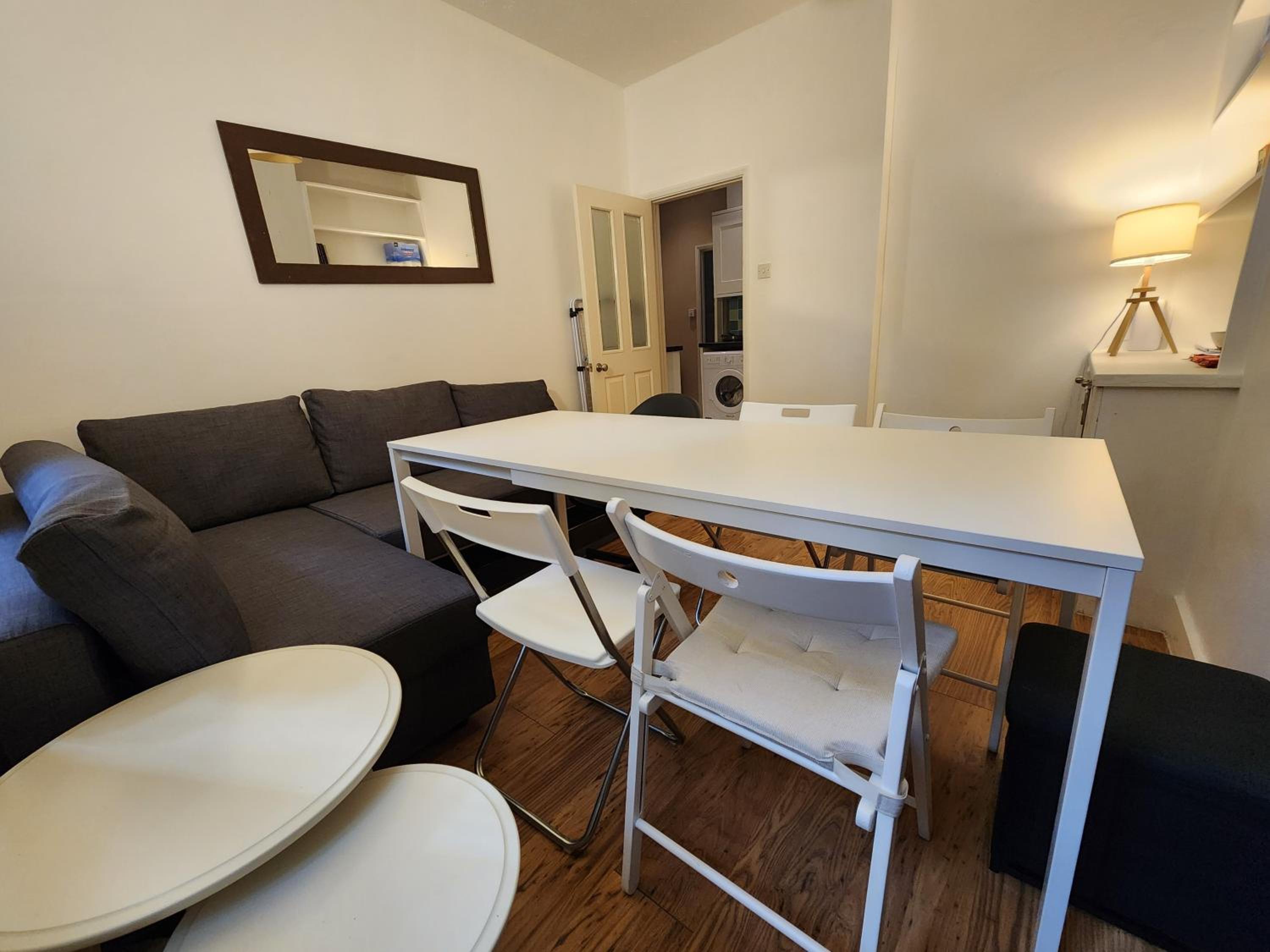 Cozy & Charming 2-Bedroom Flat in Prime Central London