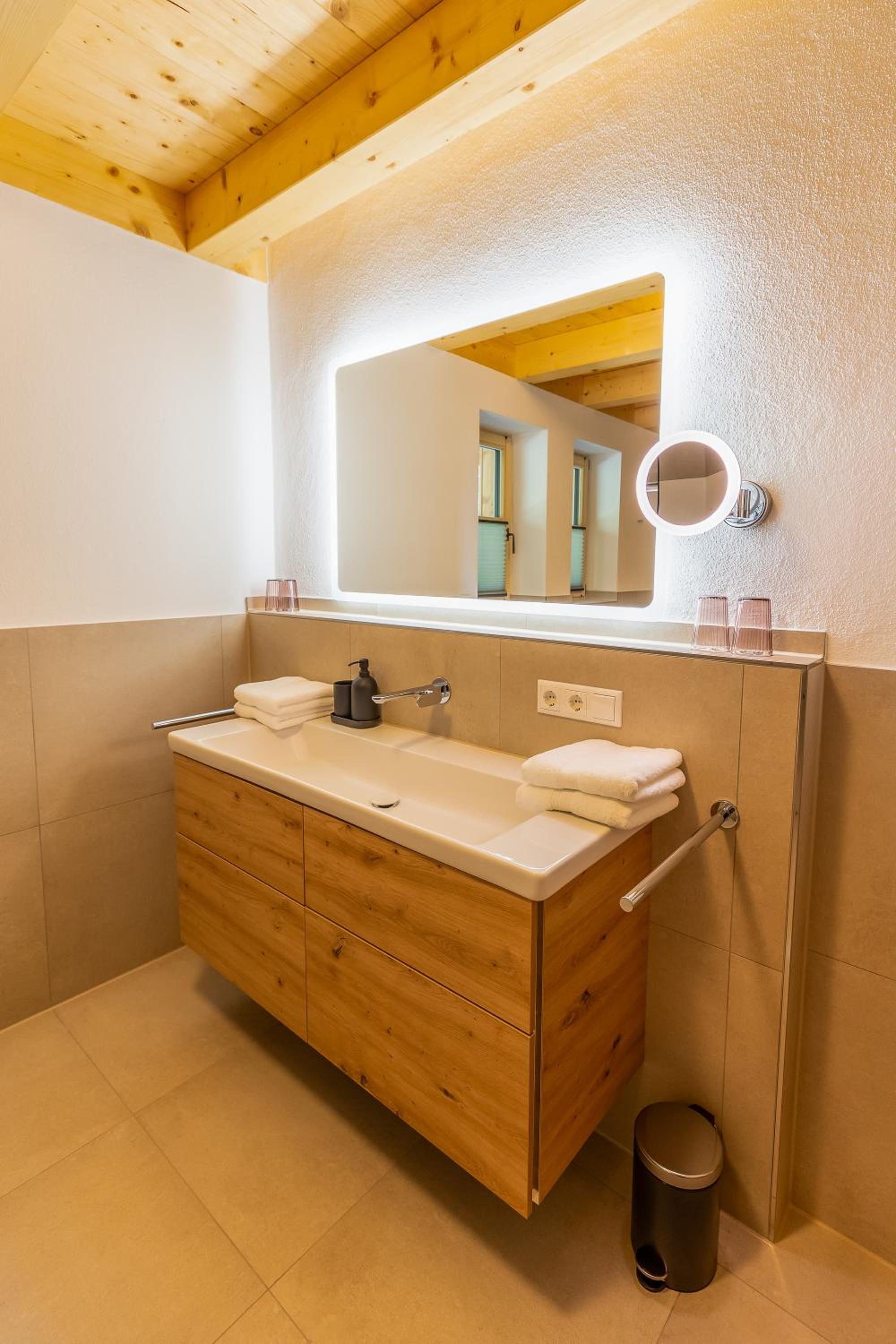 Graf Chiemo Suites - direkt am Chiemsee mit separatem Seezugang