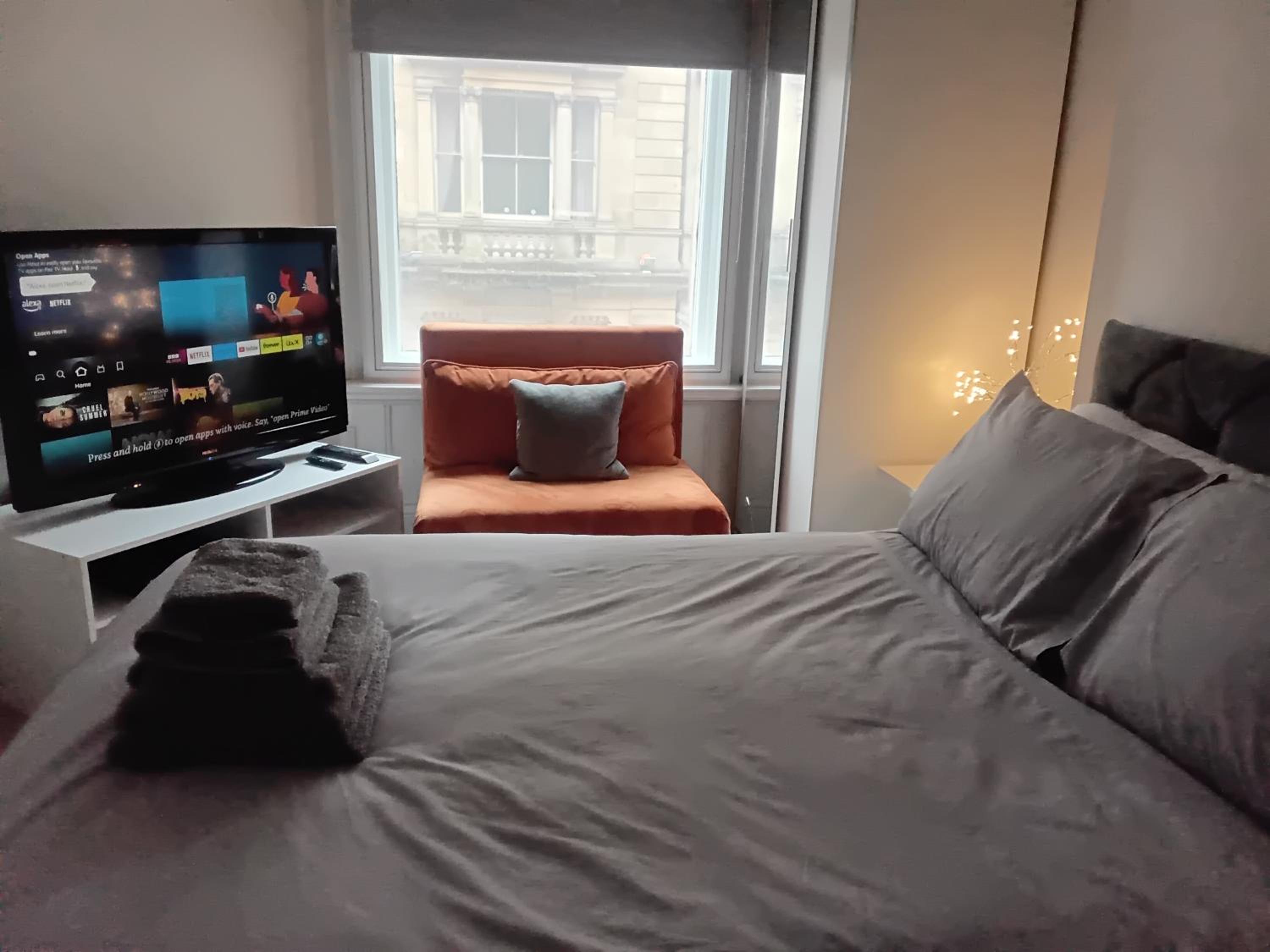Queen Street Quayside Apartment, NE1 Grade 2 Listed view 4