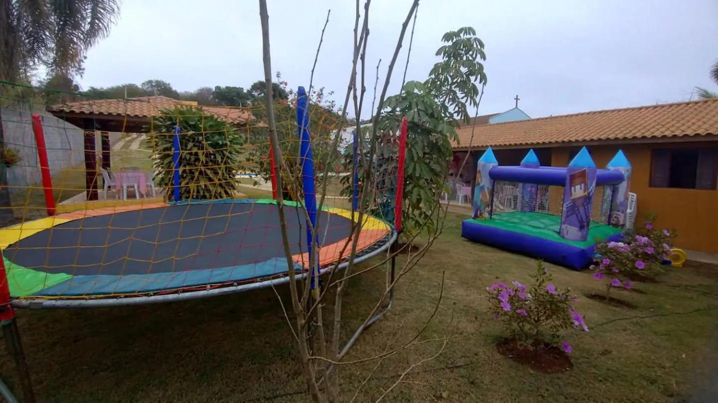 Chácara com piscina e amplo espaço gourmet à sete min da famosa estrada do roteiro do vinho