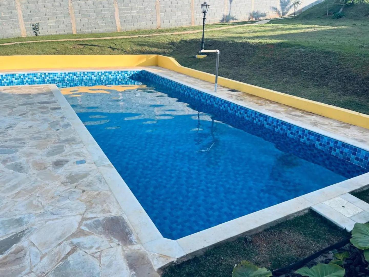 Chácara com piscina e amplo espaço gourmet à sete min da famosa estrada do roteiro do vinho
