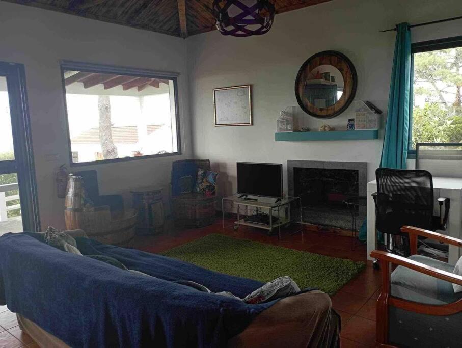 Welcome to Casa Fitz with Ocean Views and Air Conditioning view 5