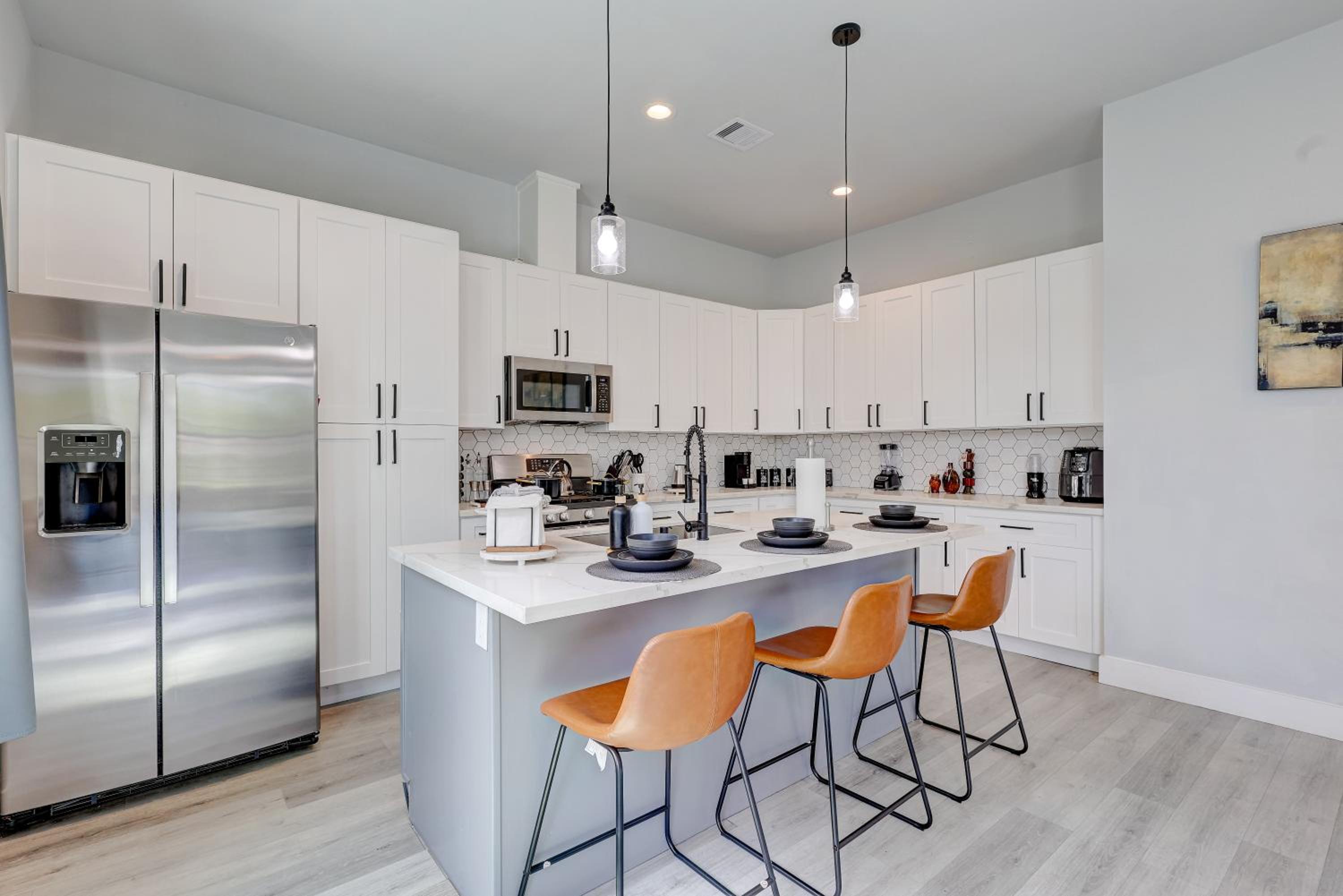 Luxe Home 3King Bds Parking Near DT Med NRG HOU view 2