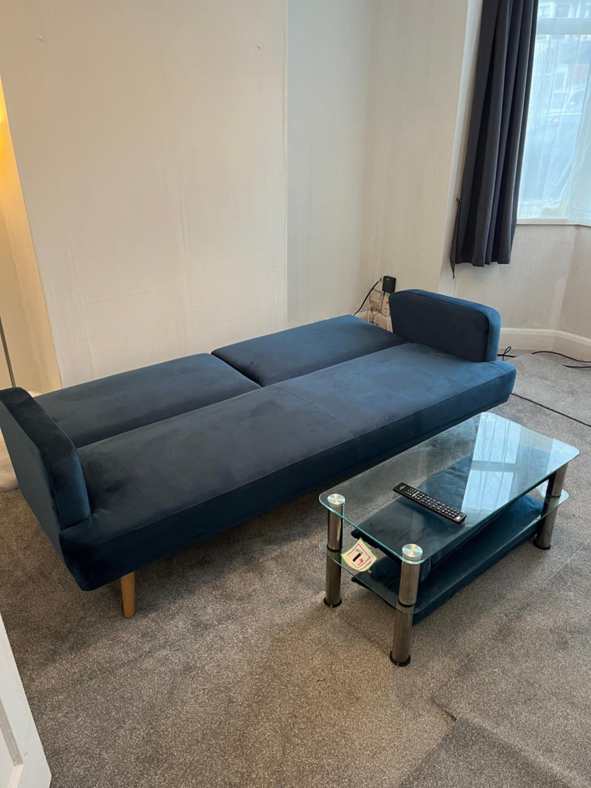 Purcell Guest House - Cosy Stay - Terrace - Entire 2 Story House - Contractors - Family - Sleeps 5 - 2 Kingsize or 4 Single beds - Sofa bed -