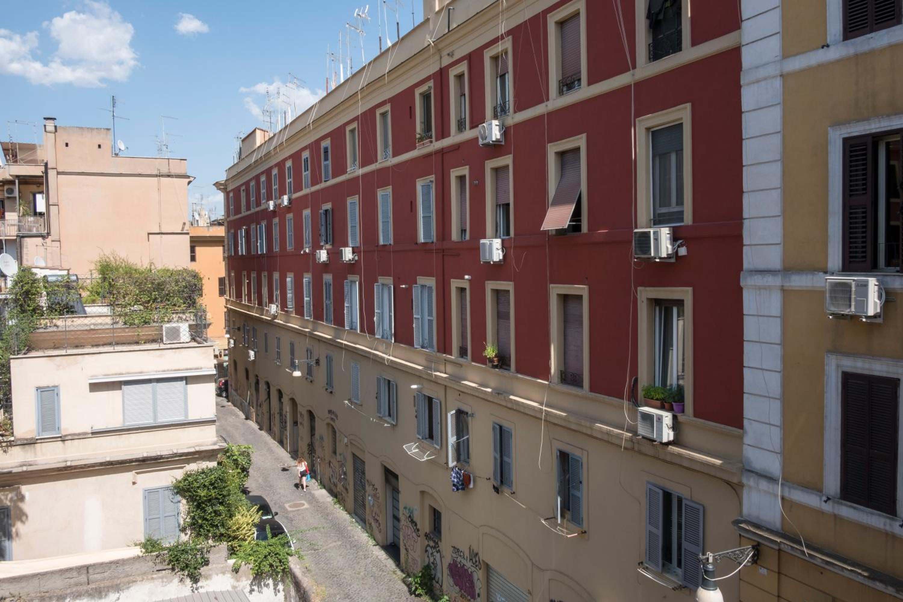 Half Palace, relaxing apartment in Rome San Lorenzo