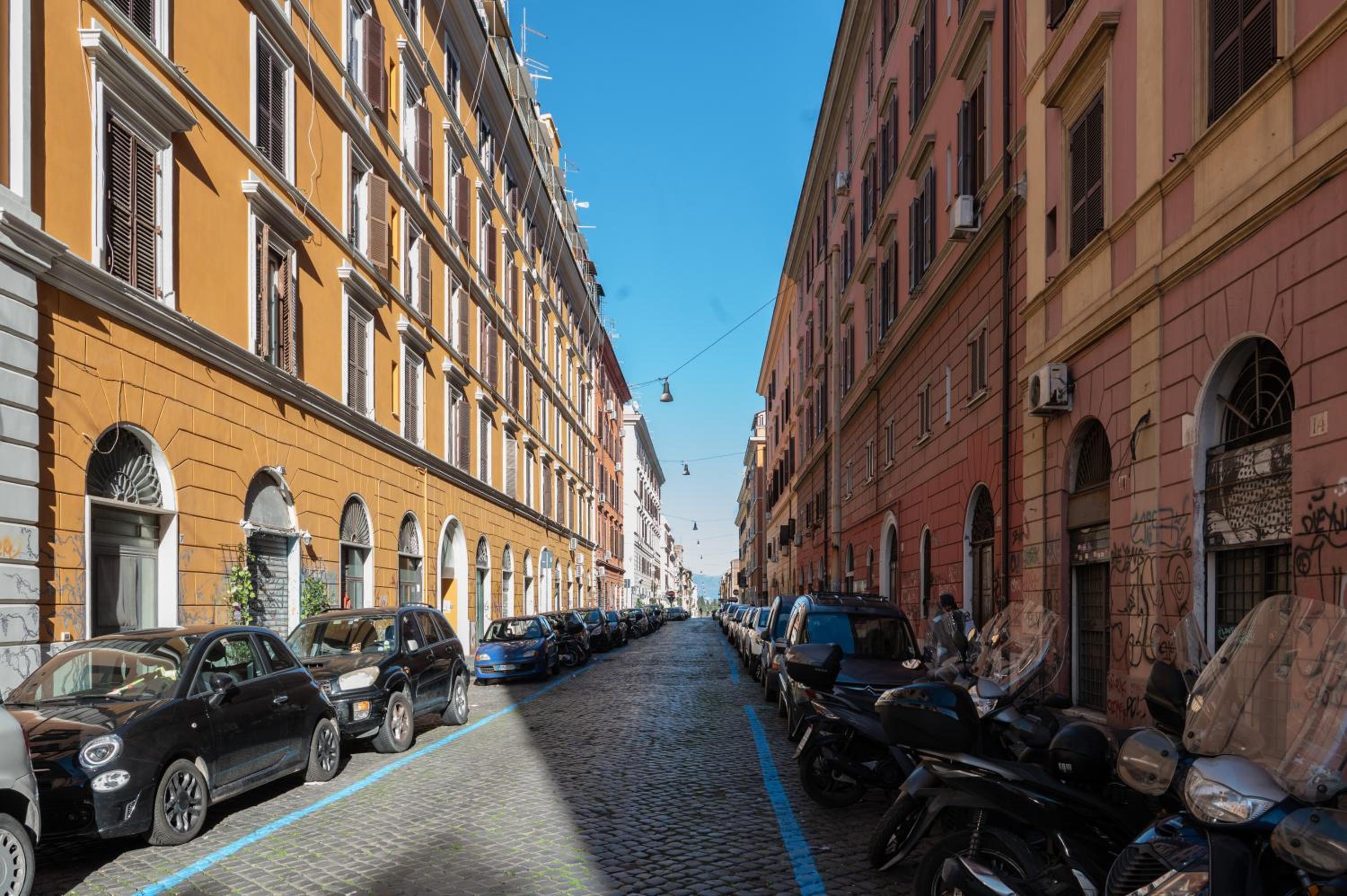 Half Palace, relaxing apartment in Rome San Lorenzo