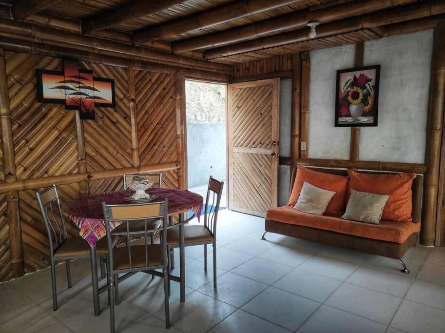 Casa Bambú