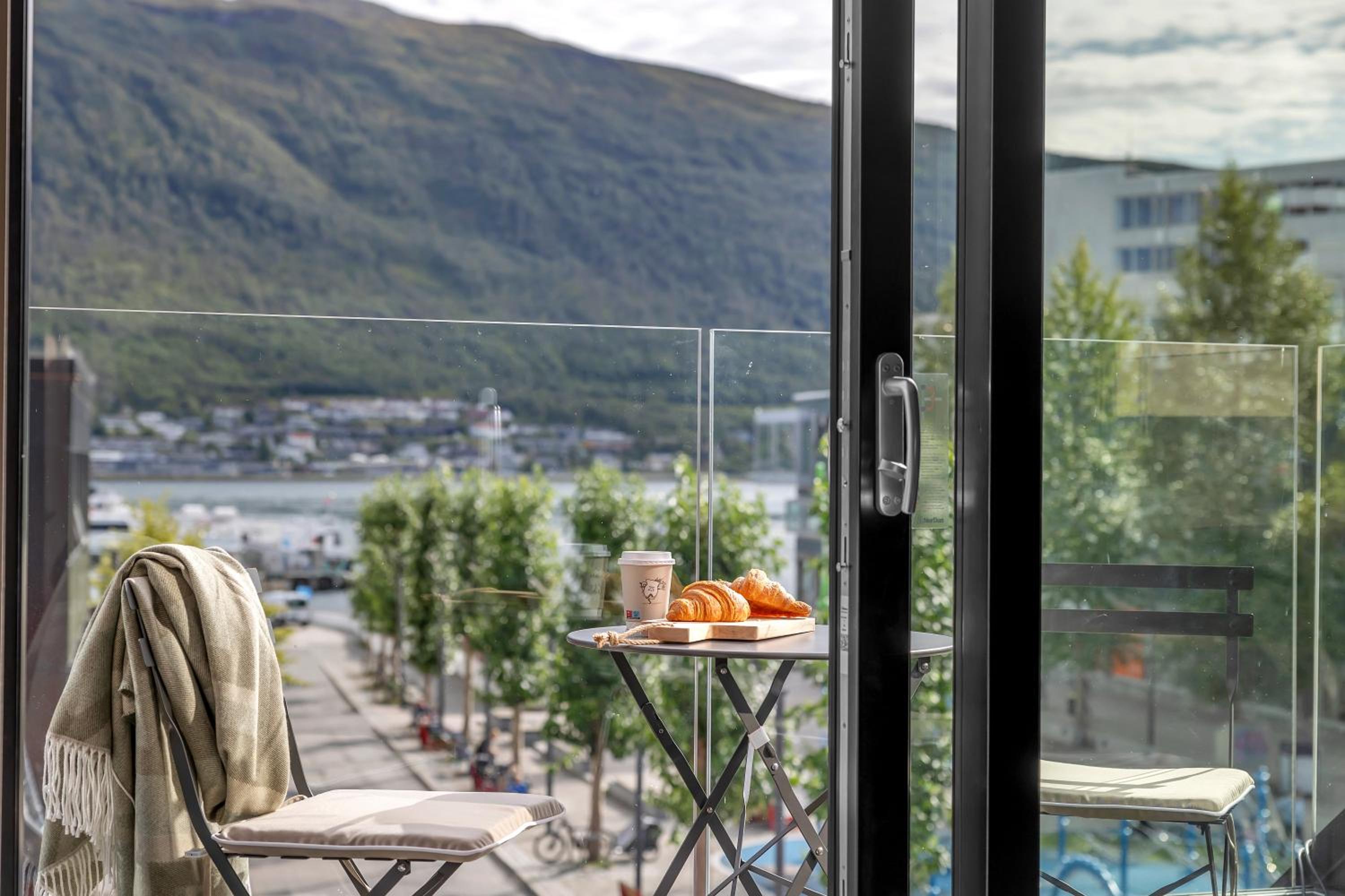 Northstay - The Loft l City Center Deluxe Apartment l Balcony, City, Ocean & Mountain Views