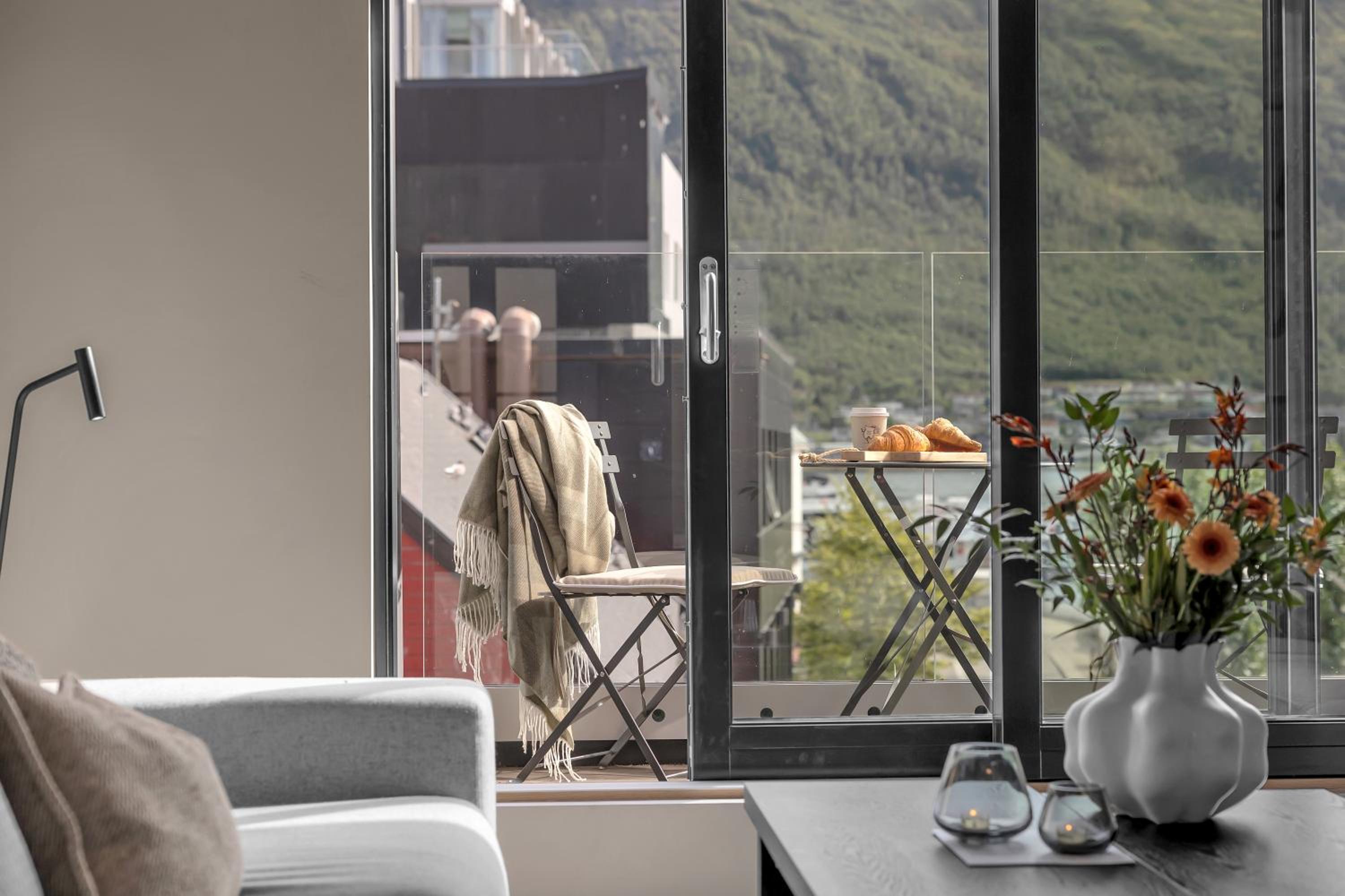 Northstay - The Loft l City Center Deluxe Apartment l Balcony, City, Ocean & Mountain Views
