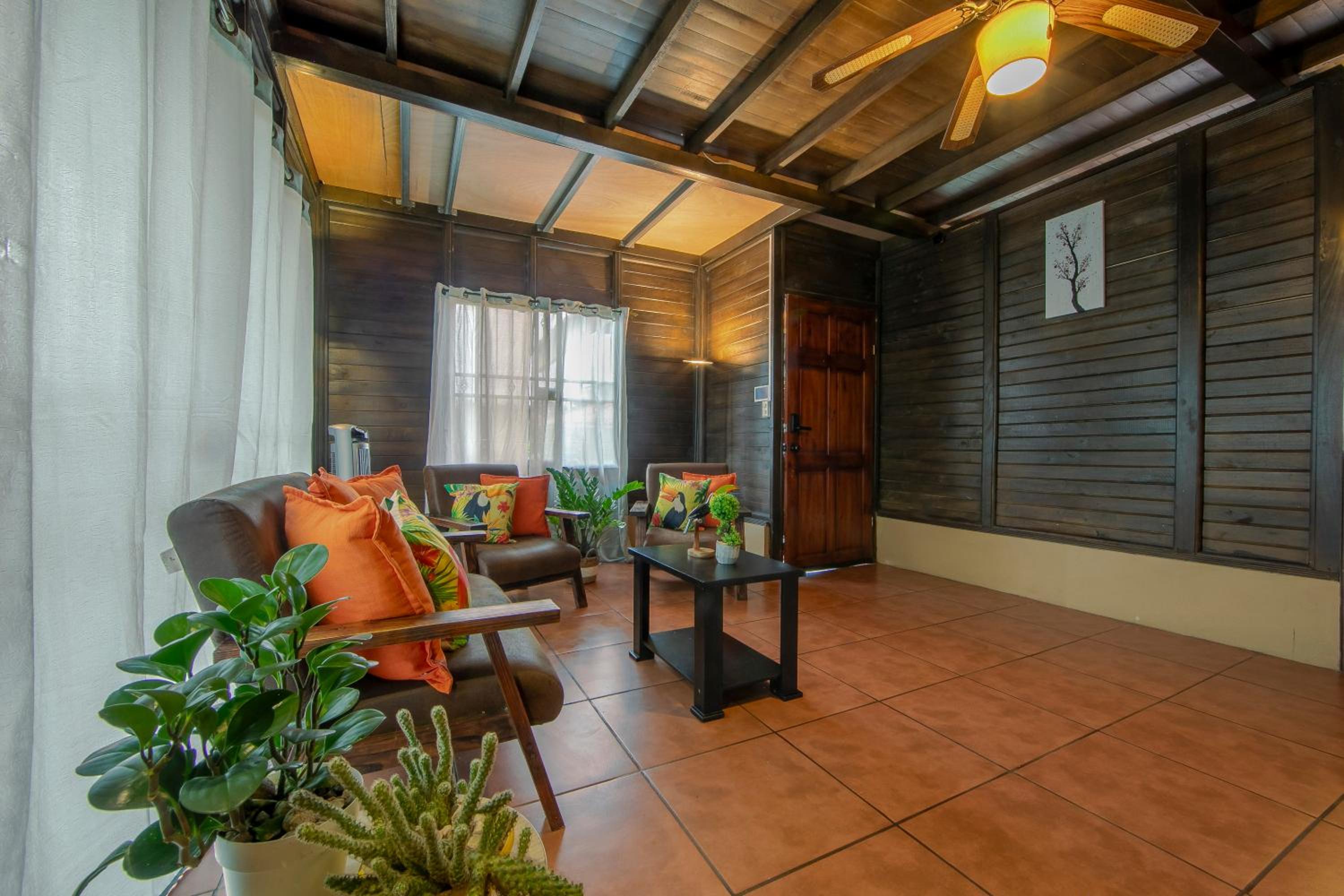 The Toucan Nest - AC, Gated & Pool