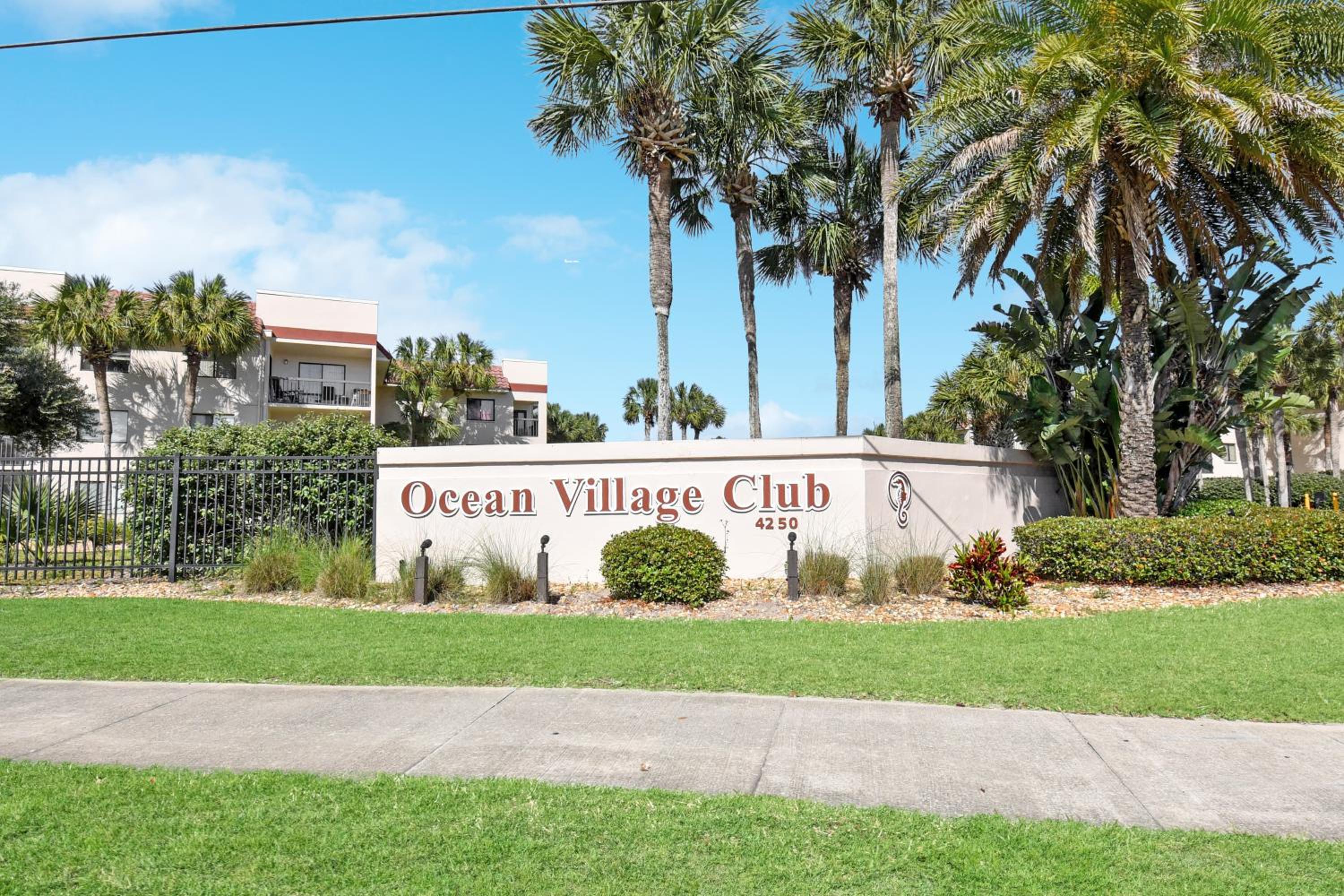 Great 1 bedroom 1 bath condo with heated pool view 3