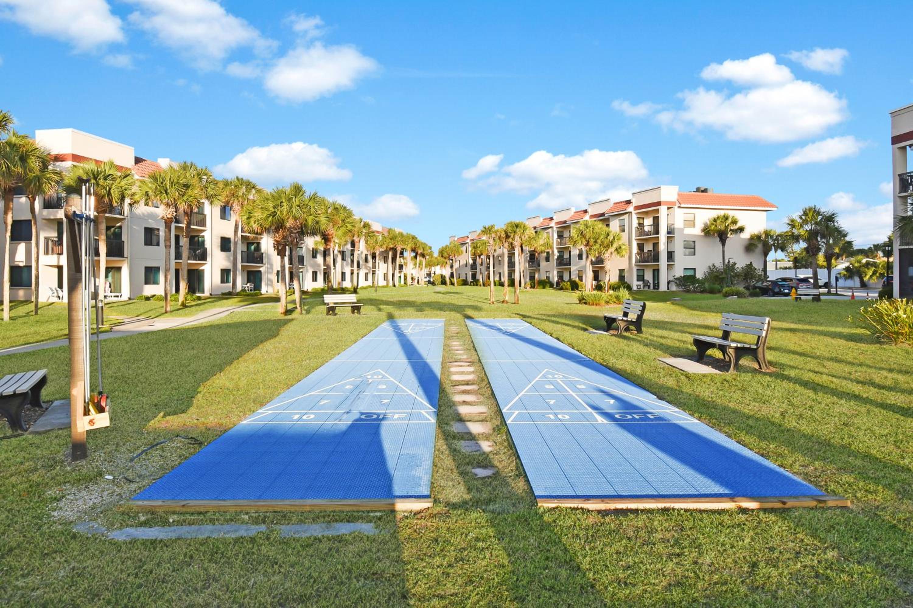 Great 1 bedroom 1 bath condo with heated pool view 4