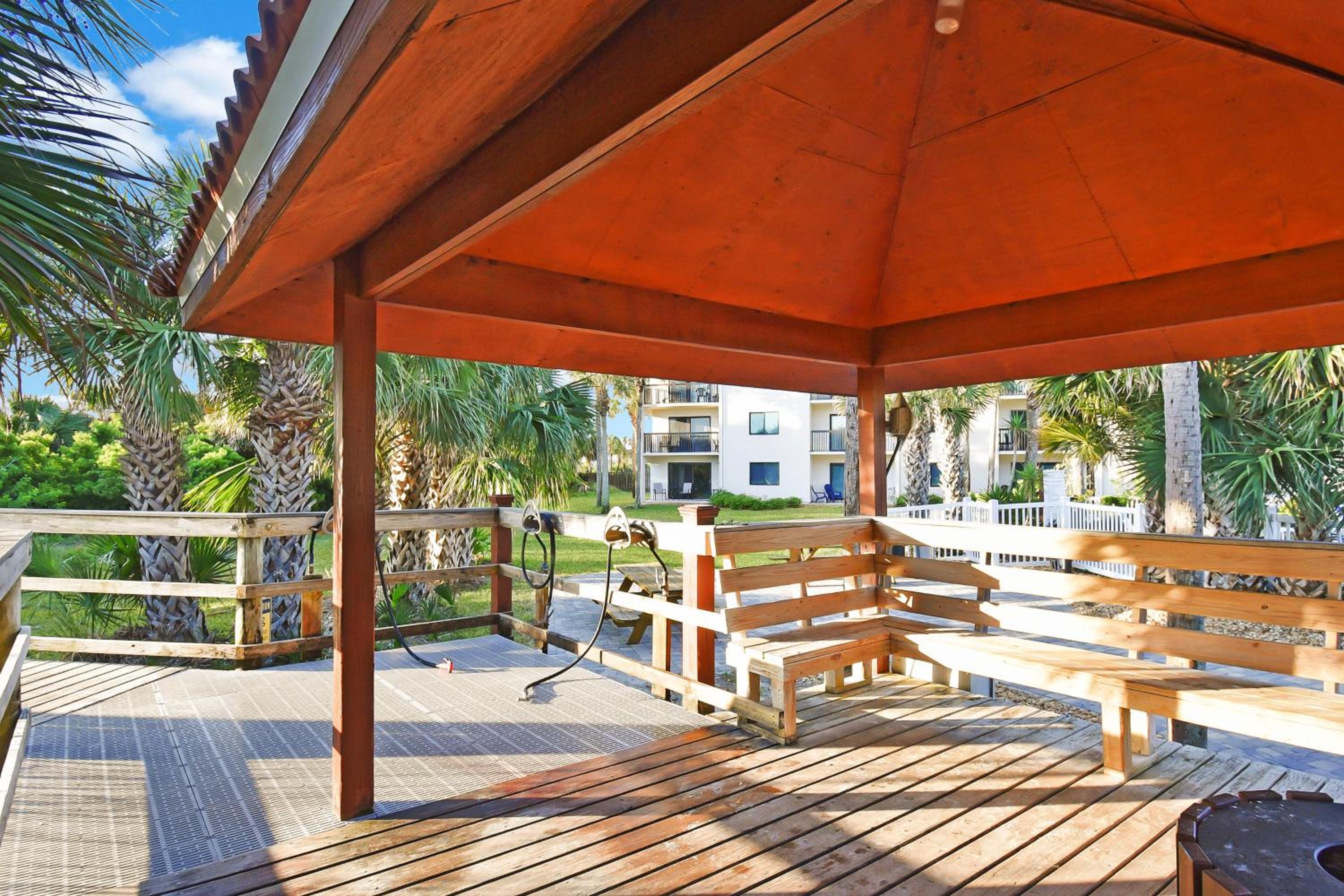 Great 1 bedroom 1 bath condo with heated pool view 5