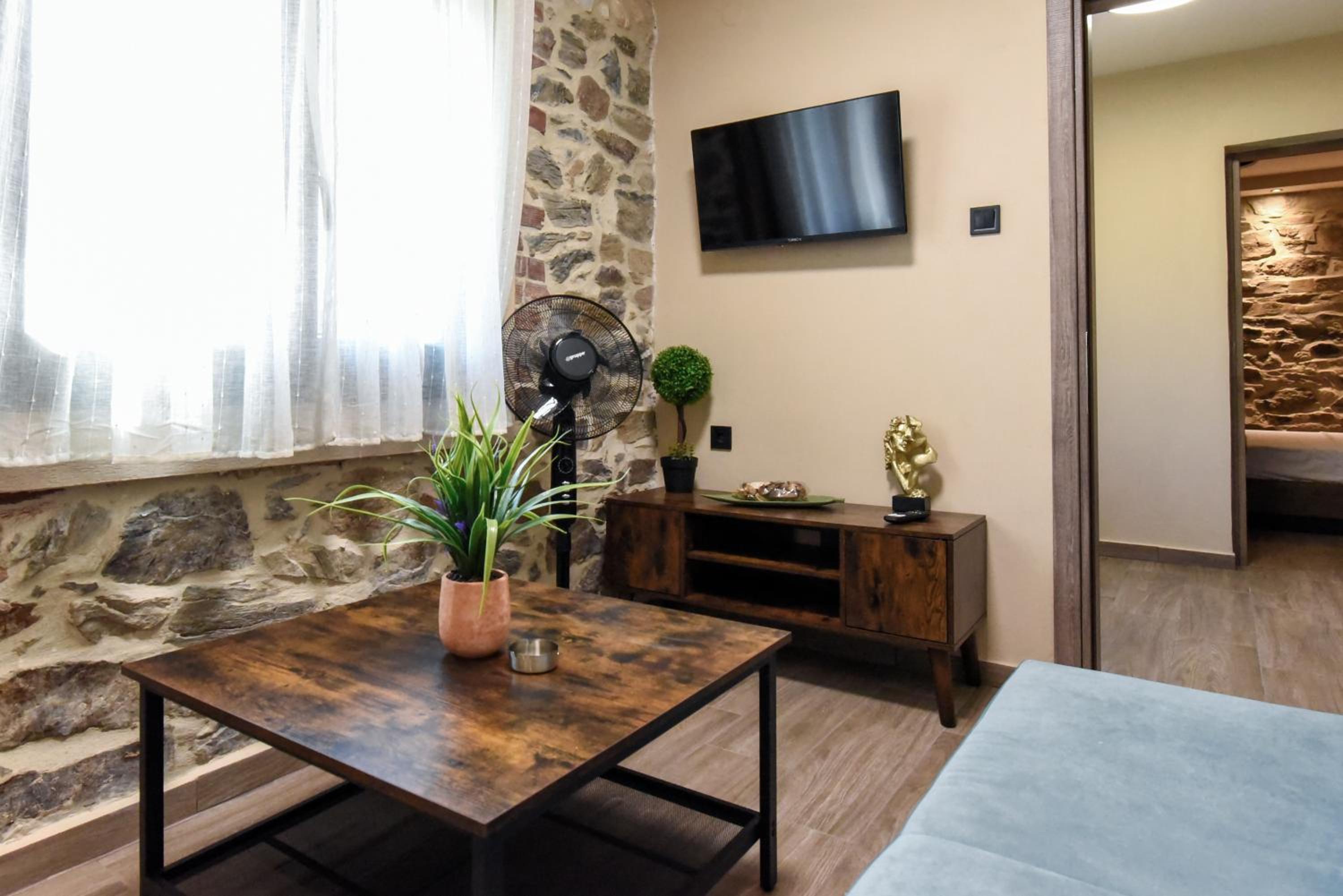 Petra Apartments Karvali
