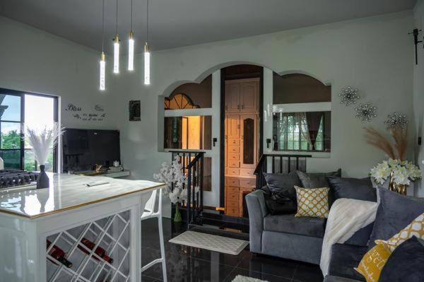 One Love Luxuray Guesthouse view 2