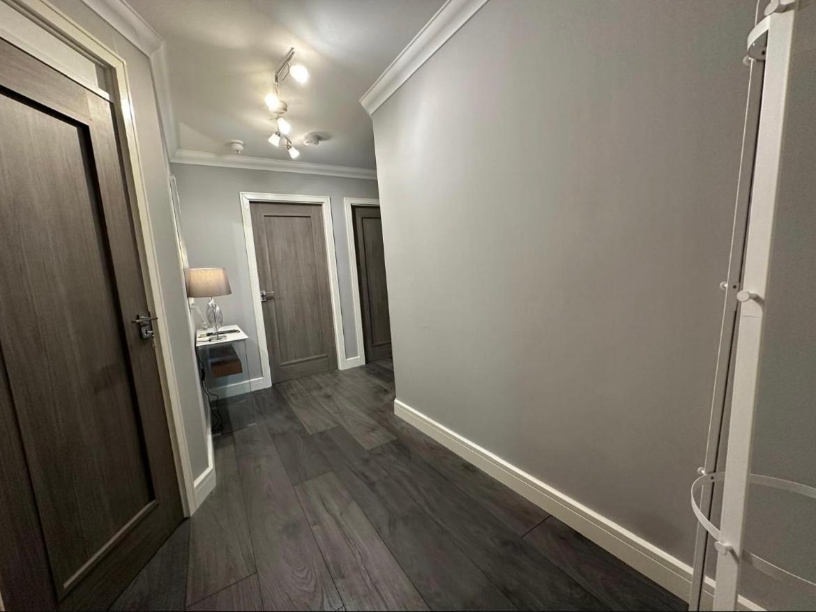 Malahide Dublin Airport Superior Large Serviced Apartment - Sleeps 6