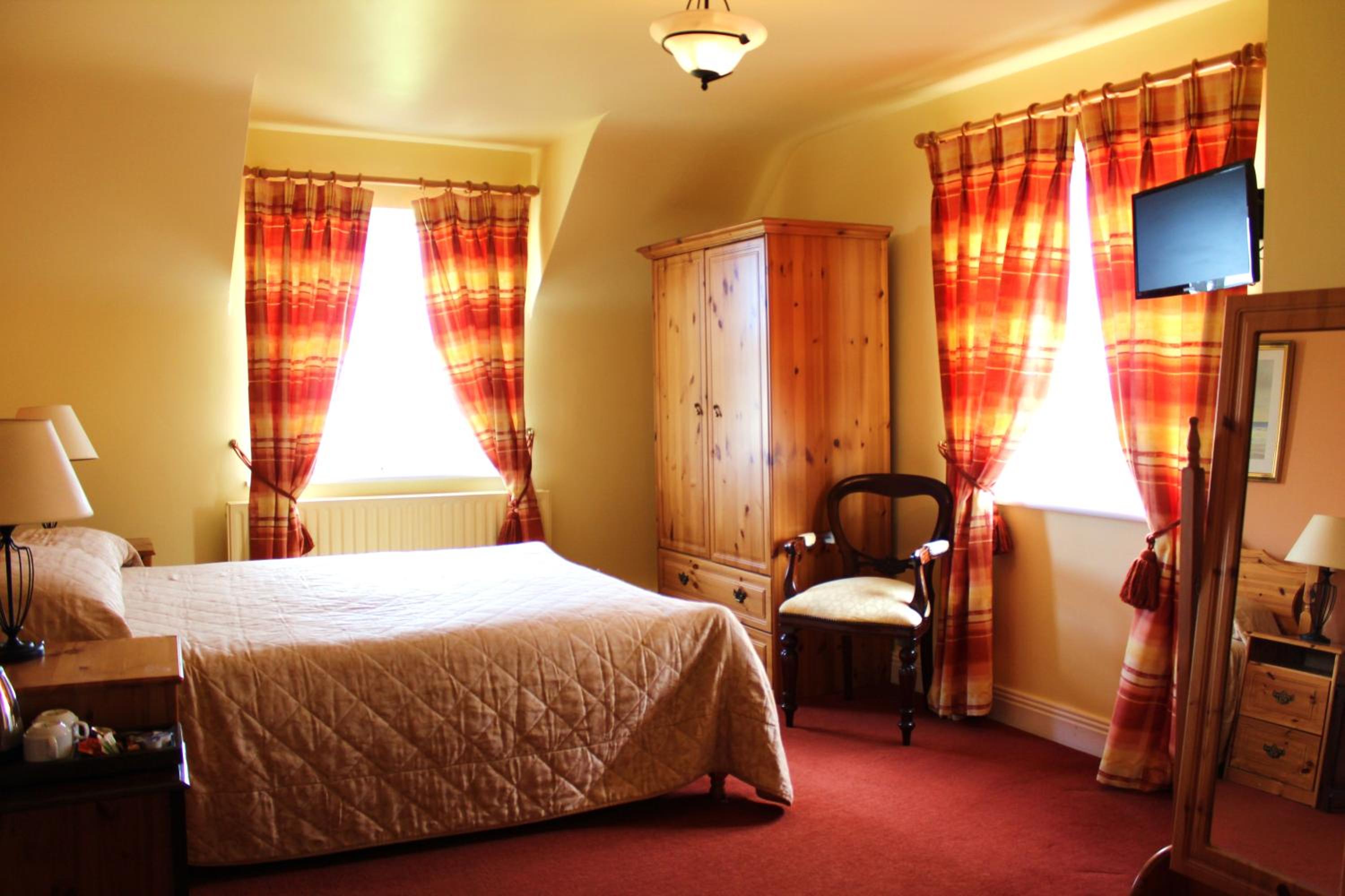 Keanes of Curraheen, Bar, Restaurant & Accommodation view 5