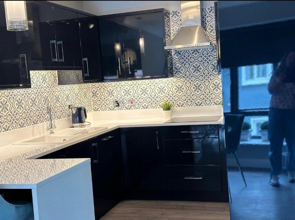 Malahide Dublin Airport Superior Large Serviced Apartment - Sleeps 6