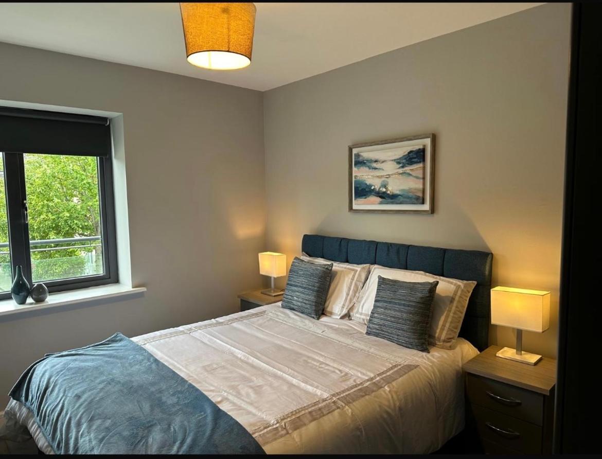 Malahide Dublin Airport Superior Large Serviced Apartment - Sleeps 6