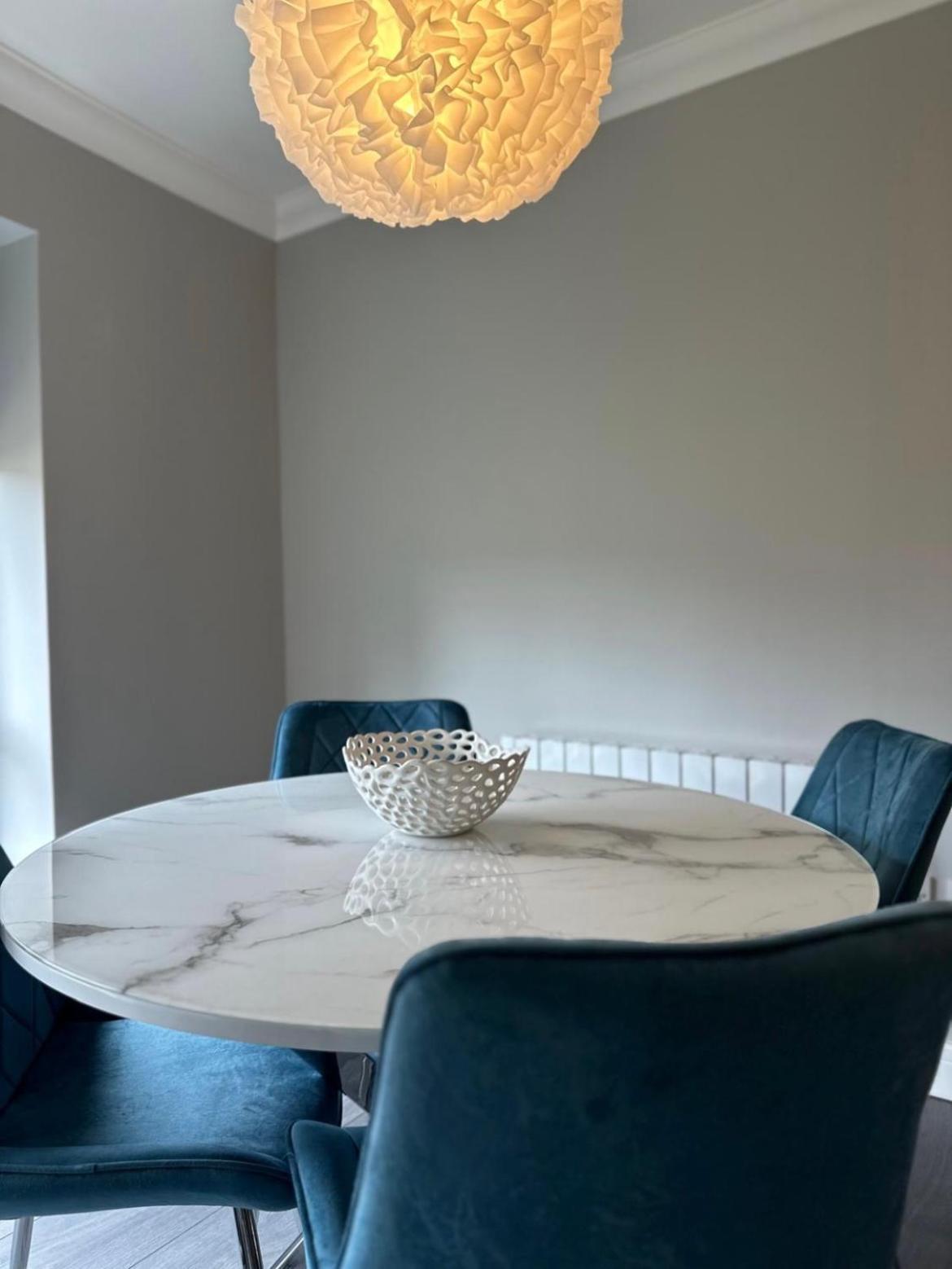 Malahide Dublin Airport Superior Large Serviced Apartment - Sleeps 6