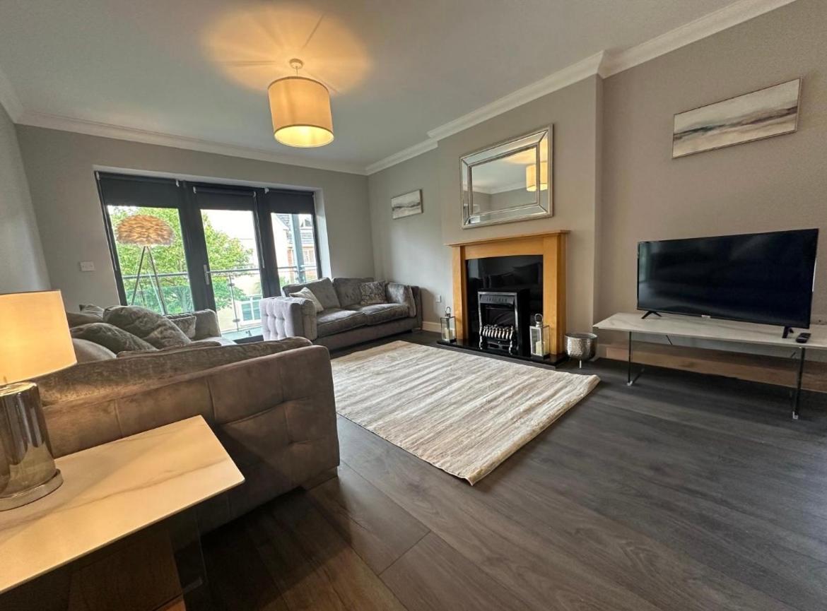 Malahide Dublin Airport Superior Large Serviced Apartment - Sleeps 6