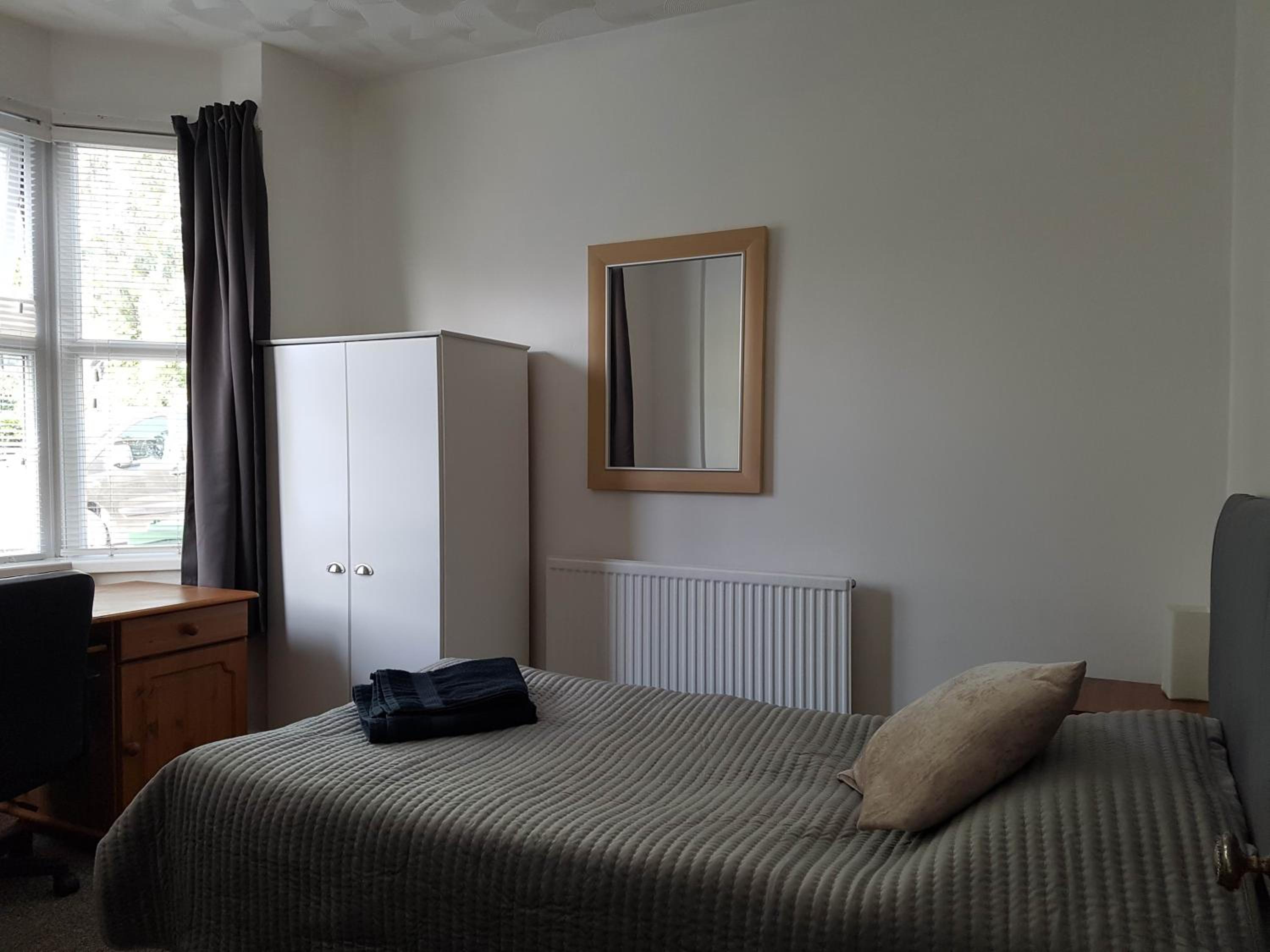 Portsmouth House near Centre 3 Bedrooms