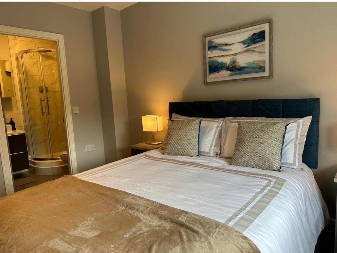 Malahide Dublin Airport Superior Large Serviced Apartment - Sleeps 6