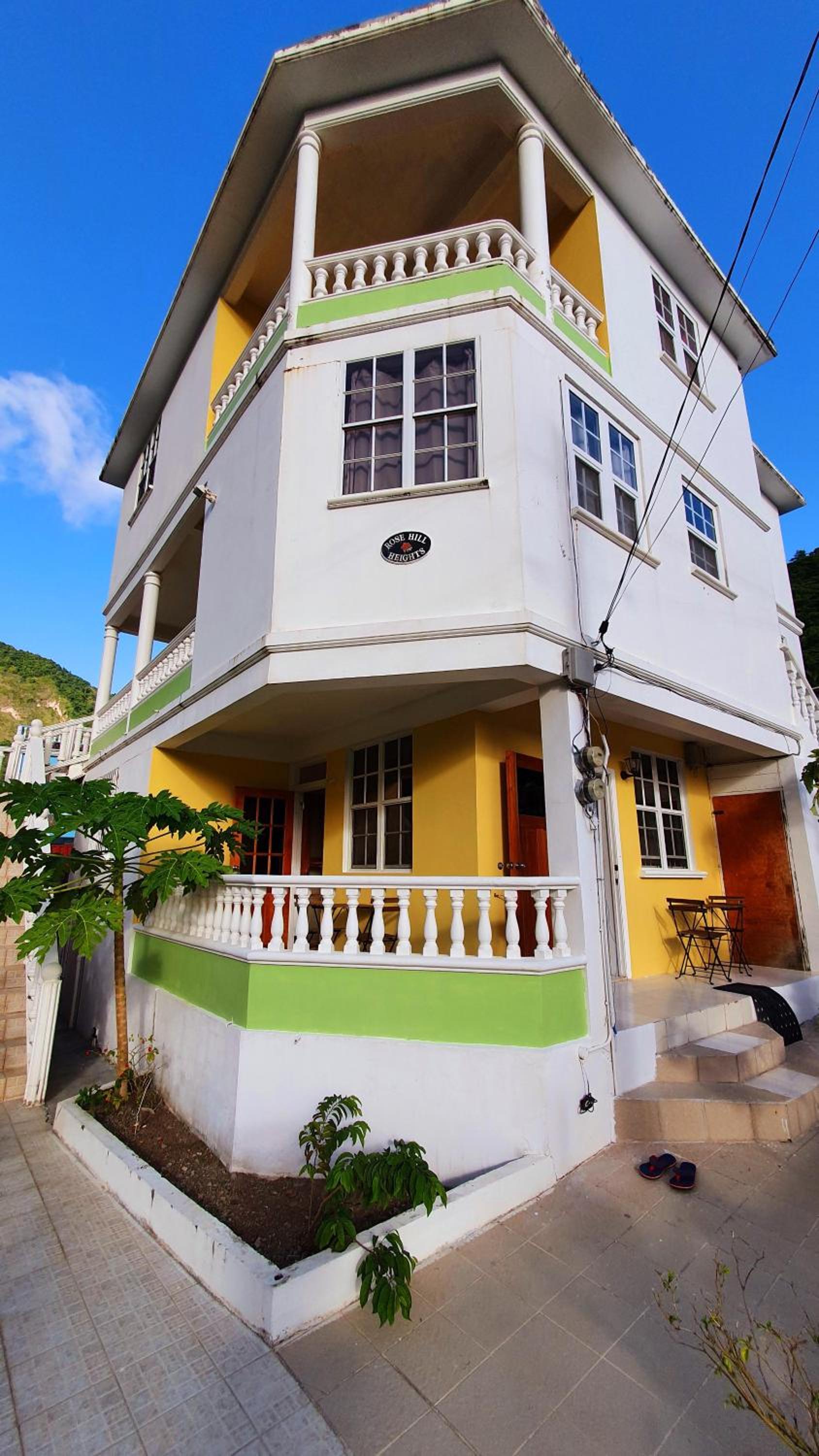 Rosehill Heights Modern 4 bedroom vacation rental
