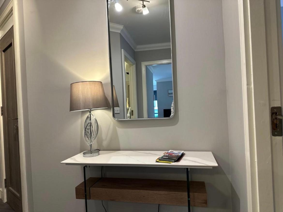 Malahide Dublin Airport Superior Large Serviced Apartment - Sleeps 6