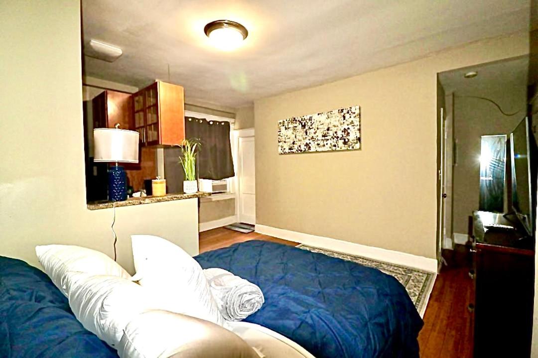 District Dream Getaway- 1BR,1BTH Retreat view 4