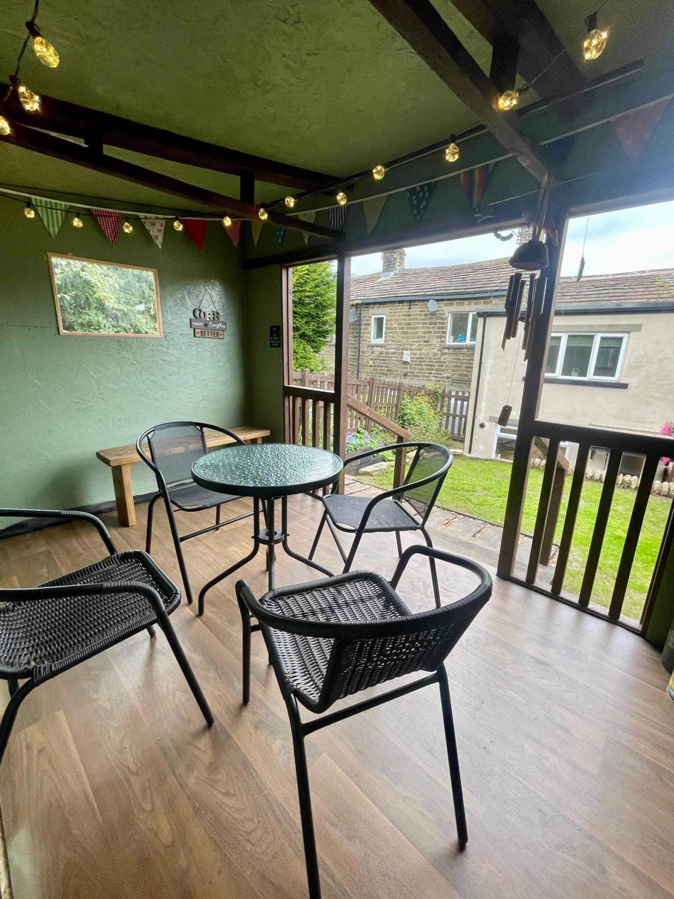 Haworth Haven - Charming Cottage with Private Garden & Summer House