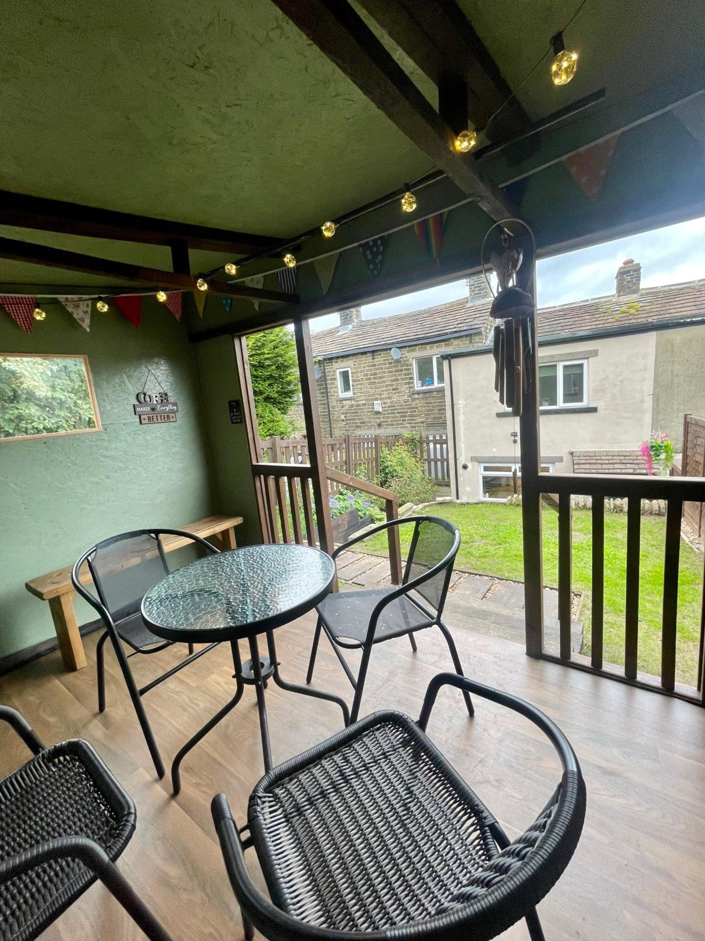 Haworth Haven - Charming Cottage with Private Garden & Summer House
