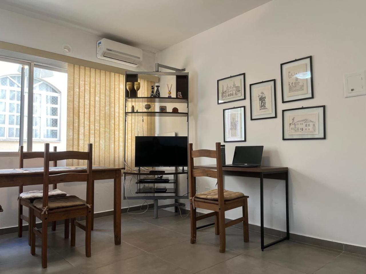 Kitnet com ótima localização em São José