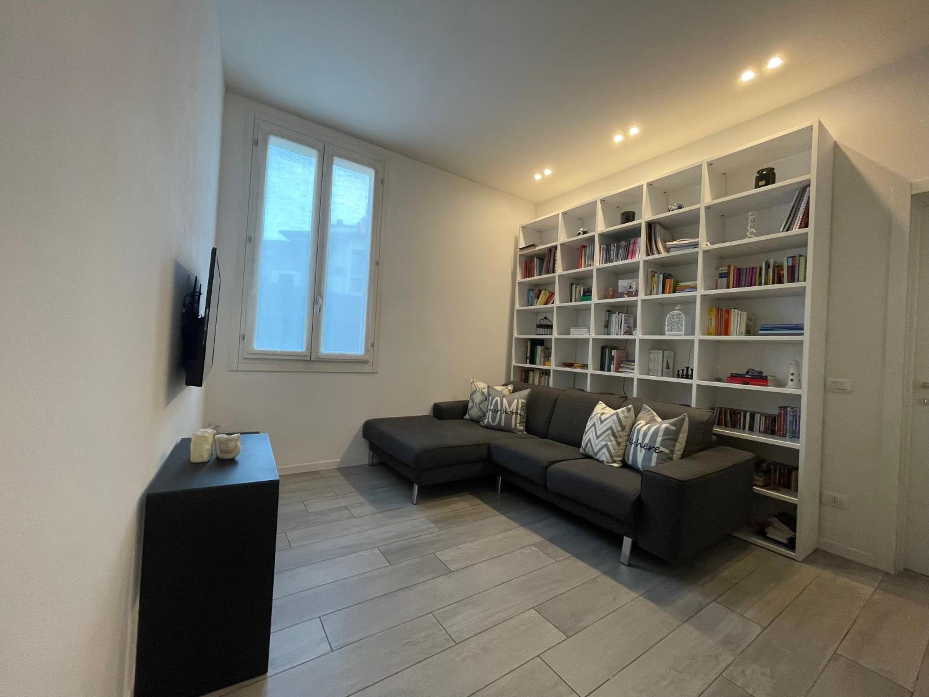 Urban Comfort Stay near Ferrari museum & Railway view 4