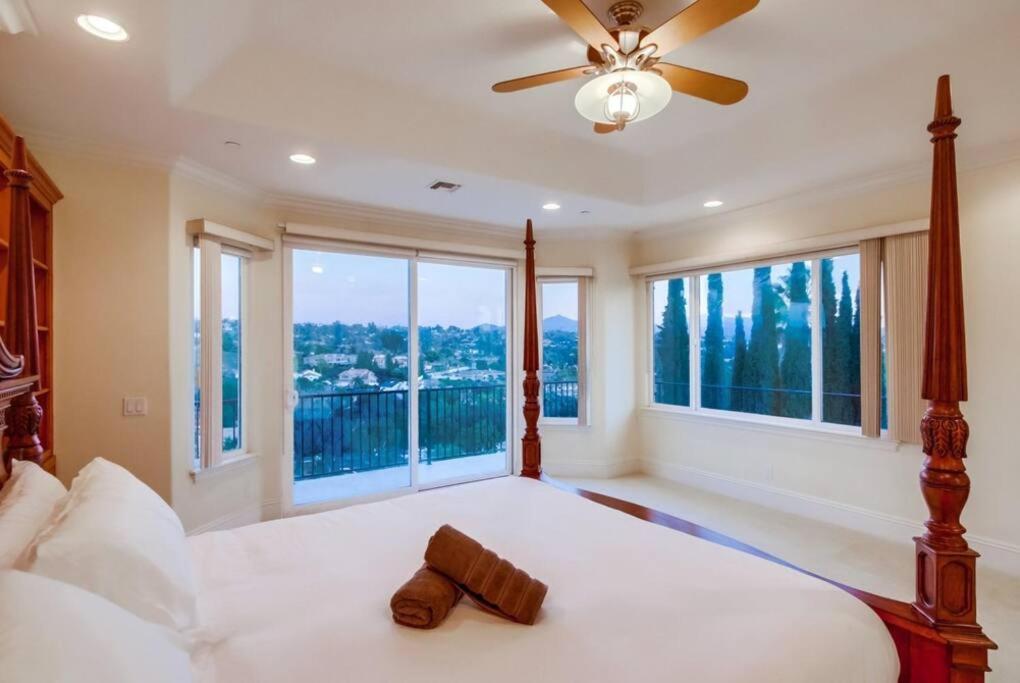 Villa Andalusia 6BR 5BA Luxury Jacuzzi Views and Games