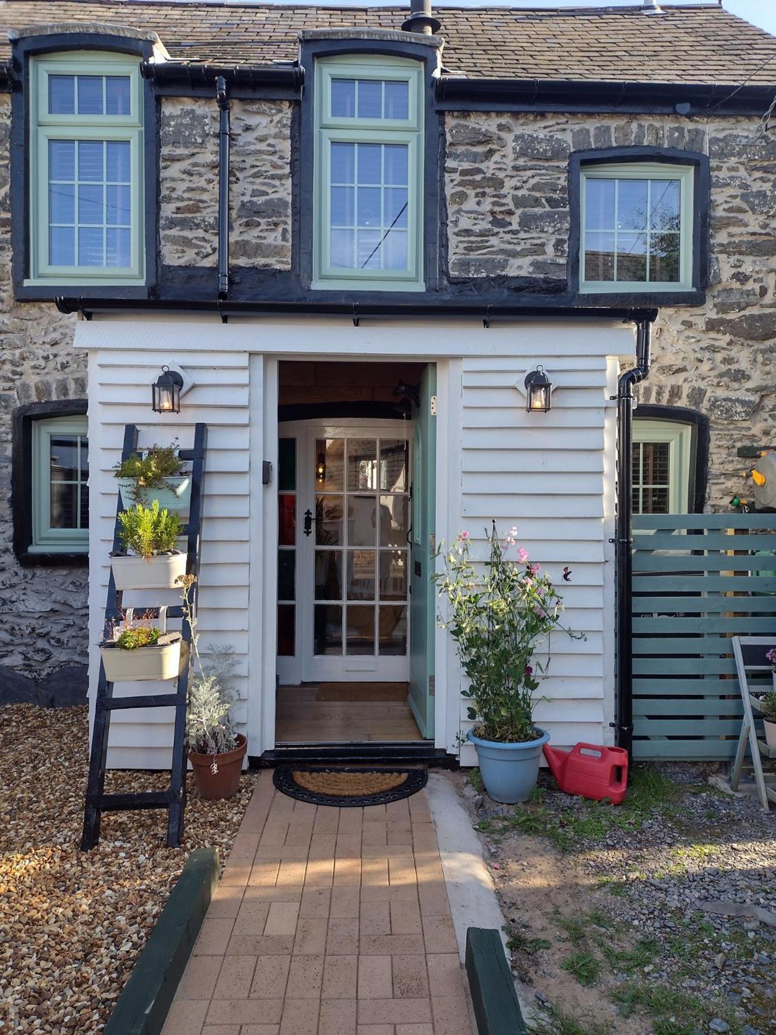 Harlequin Cottage