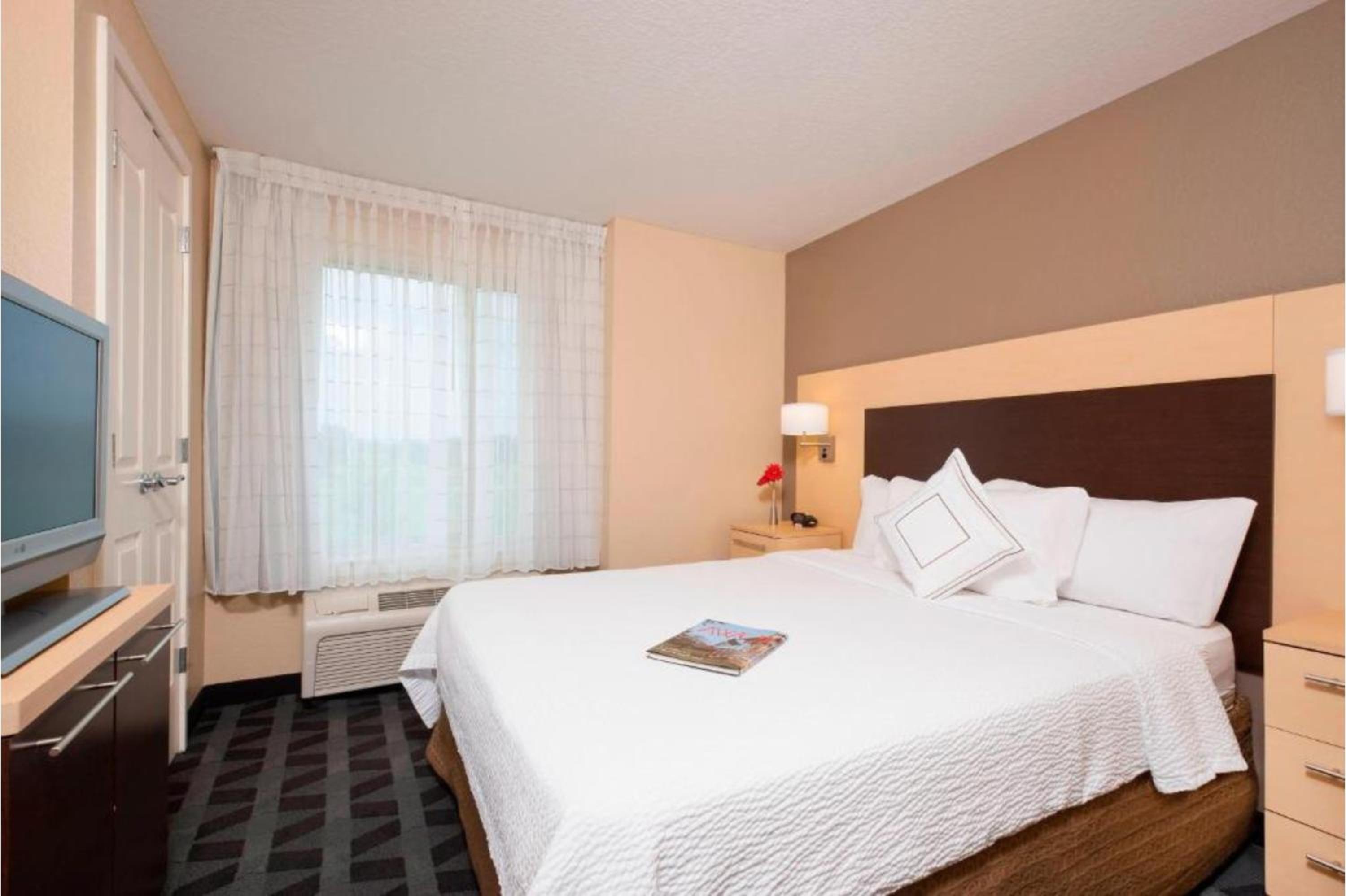 Des Moines Vacations - TownePlace Suites Des Moines Urbandale - Property Image 3