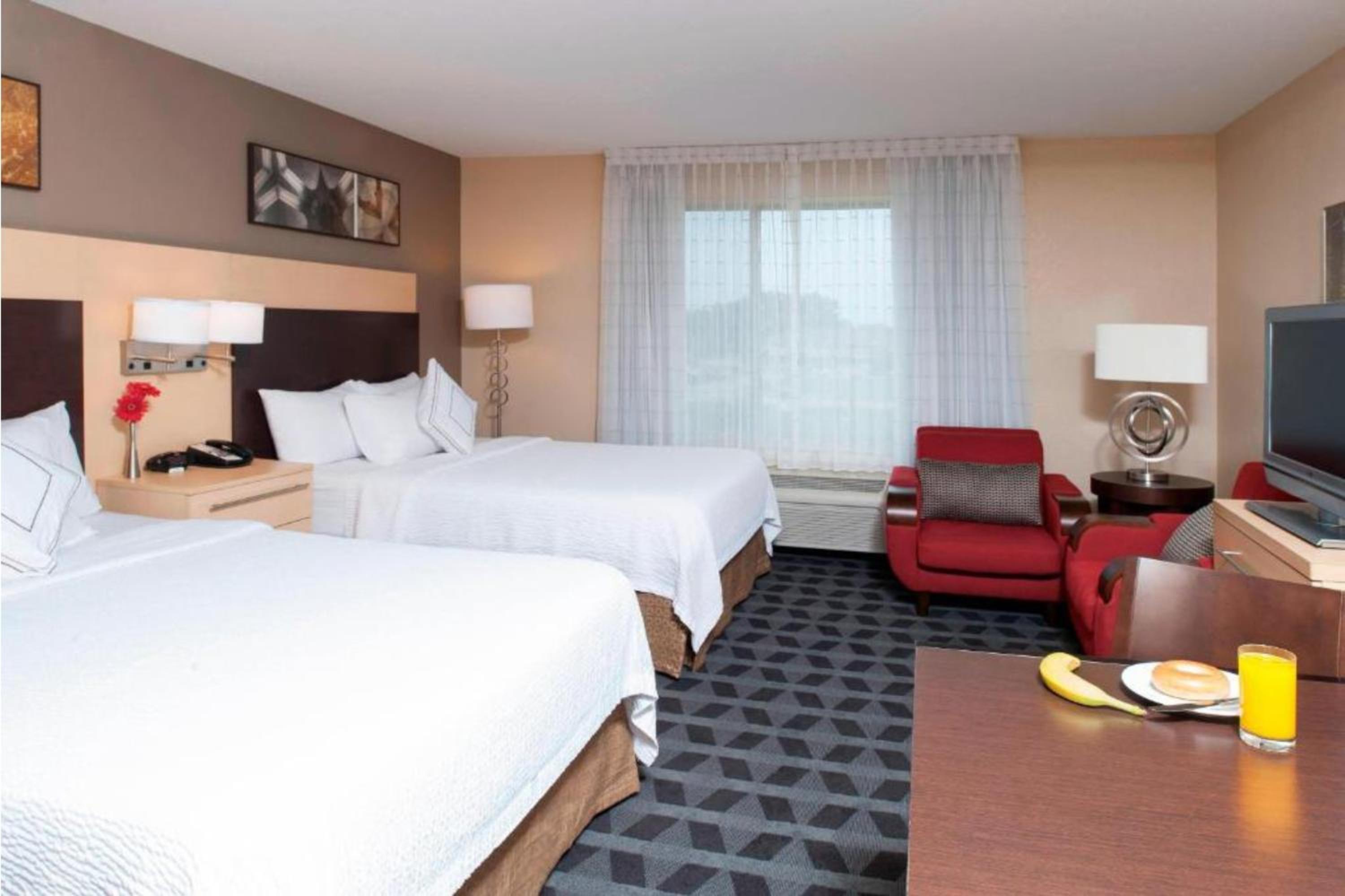 Des Moines Vacations - TownePlace Suites Des Moines Urbandale - Property Image 2