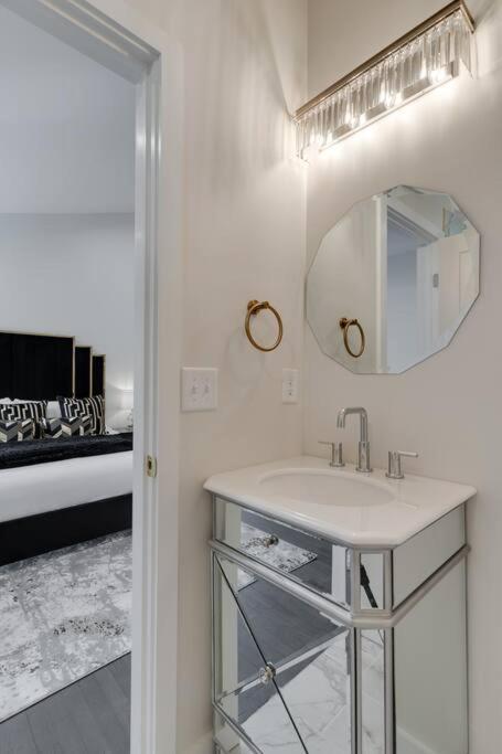 East Nash-Vegas! Brand New Apartment! view 4