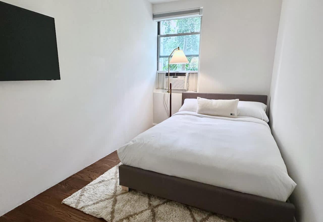 Private Townhome near UN