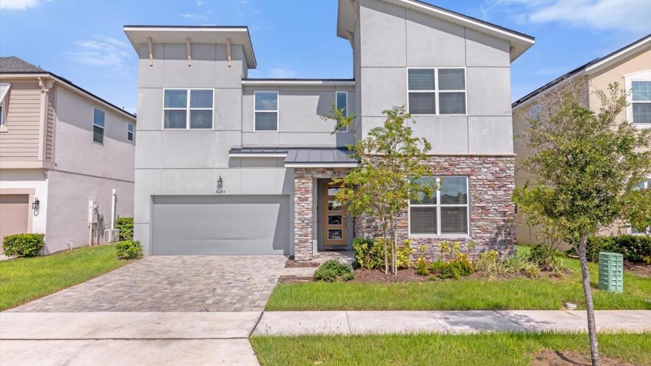 Summer Retreat - 9 Bedroom Luxury Home Near Disney!